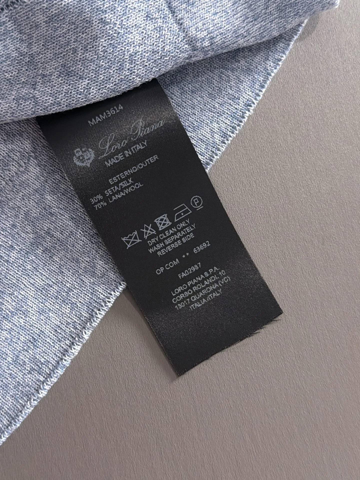 LP high quality Loro Piana 26ss New Arrival men's short-sleeved knitted T-shirt. Made of combed cotton yarn knitted cotton fabric, no pressure when entering and exiting the counter. Exclusive control of raw materials. It feels substantial when weighed, and the upper body is more textured than ordinary T-shirts. This texture can handle the weather easily and is suitable for both hot and cold! Loose fit design, looks noble. The only correct version is available Size: M to 4XL